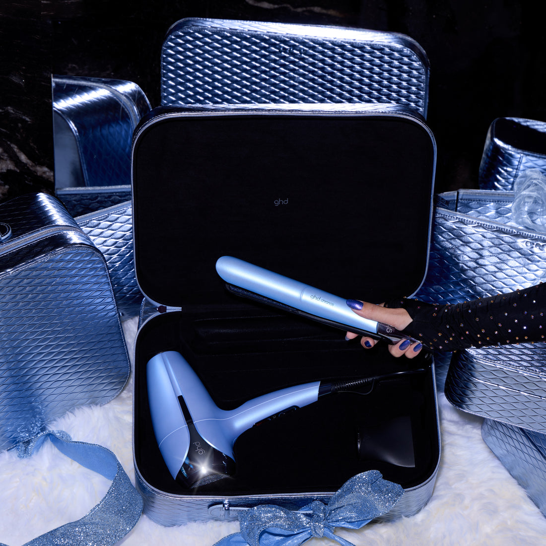 ghd Deluxe Gift Set - Chronos Hair straightener & Helios Hair Dryer in Icy Blue