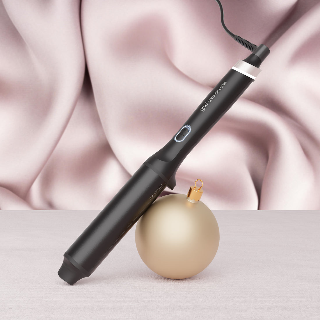 ghd Chronos Curve Max Wand Festive Gift Set (38mm Barrel) in Black