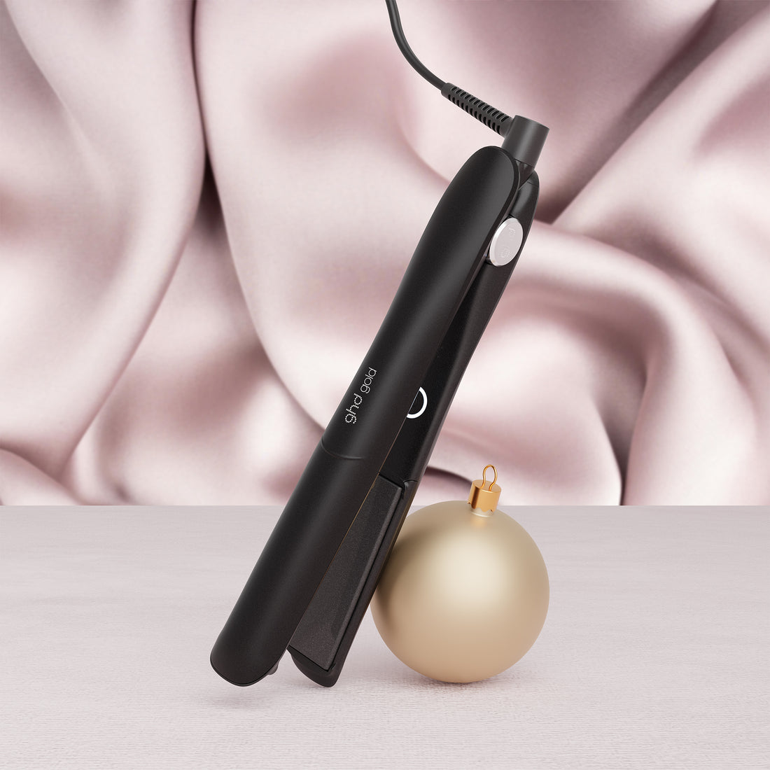 ghd Gold® Hair Straightener Festive Gift Set in Black