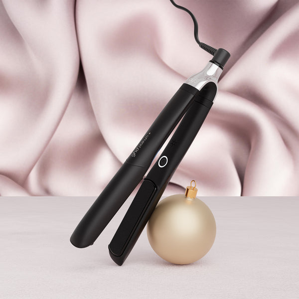 ghd Platinum+ Hair Straightener Festive Gift Set in Black