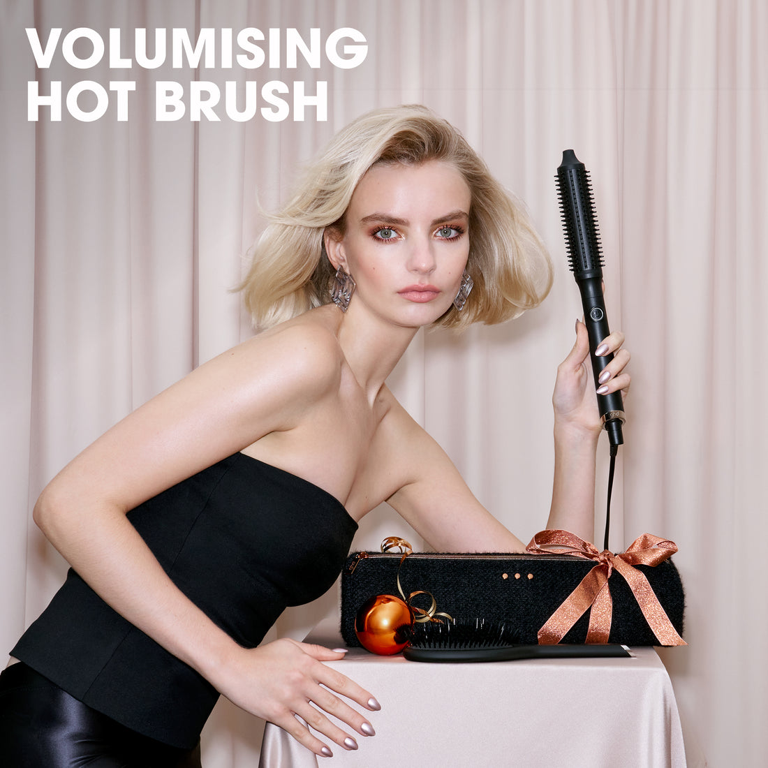 ghd Rise Volumising Hot Brush Festive Gift Set in Black