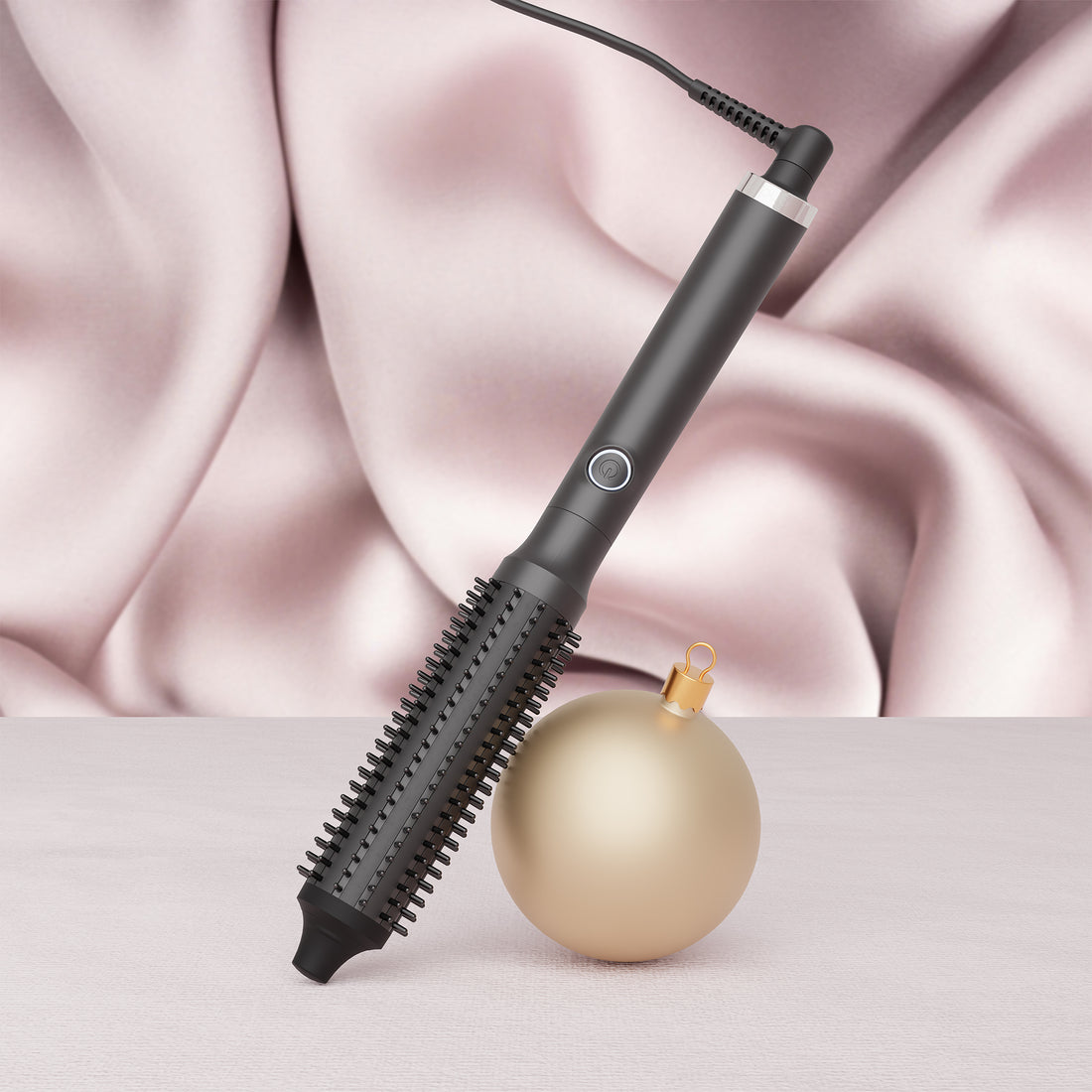 ghd Rise Volumising Hot Brush Festive Gift Set in Black